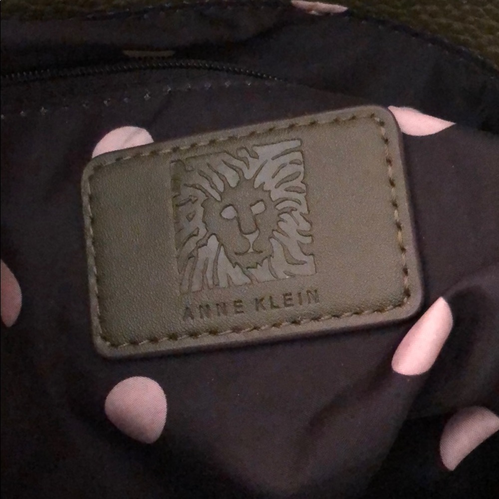 Handbags - Picture 6 of 6